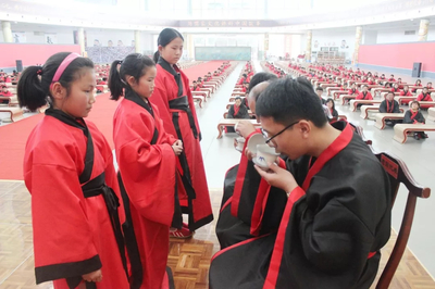 曲阜研學(xué)旅行,1000余位師生走進(jìn)曲阜儒家研學(xué)基地體驗拜師禮